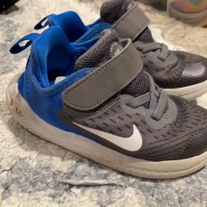 Nike boys toddler sneakers size 9c